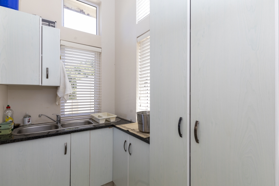 5 Bedroom Property for Sale in Kleinemonde Eastern Cape